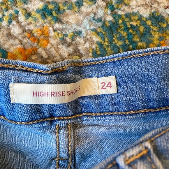 Levi’s Light Wash High Rise Jean Shorts - Picture 3 of 3
